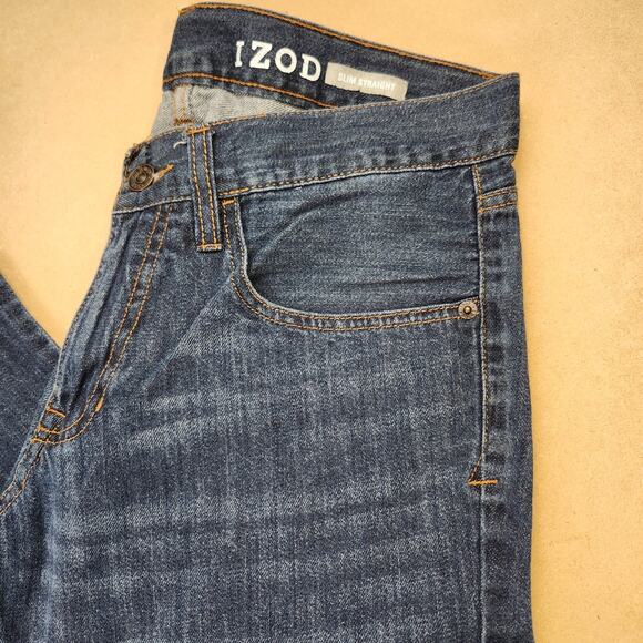 IZOD Men’s Slim Straight Fit Jeans 100% Cotton Medium Wash Size 32x30 - Picture 2 of 7